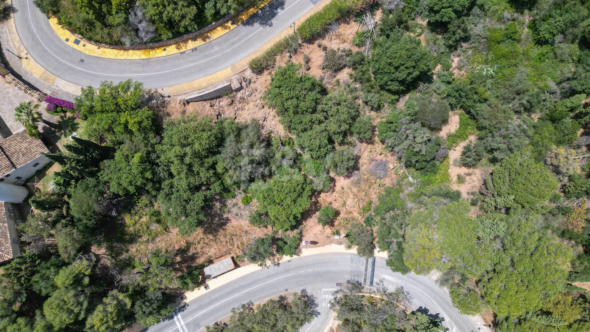 Großzügiges Grundstück in Los Monteros Altos mit Panoramablick