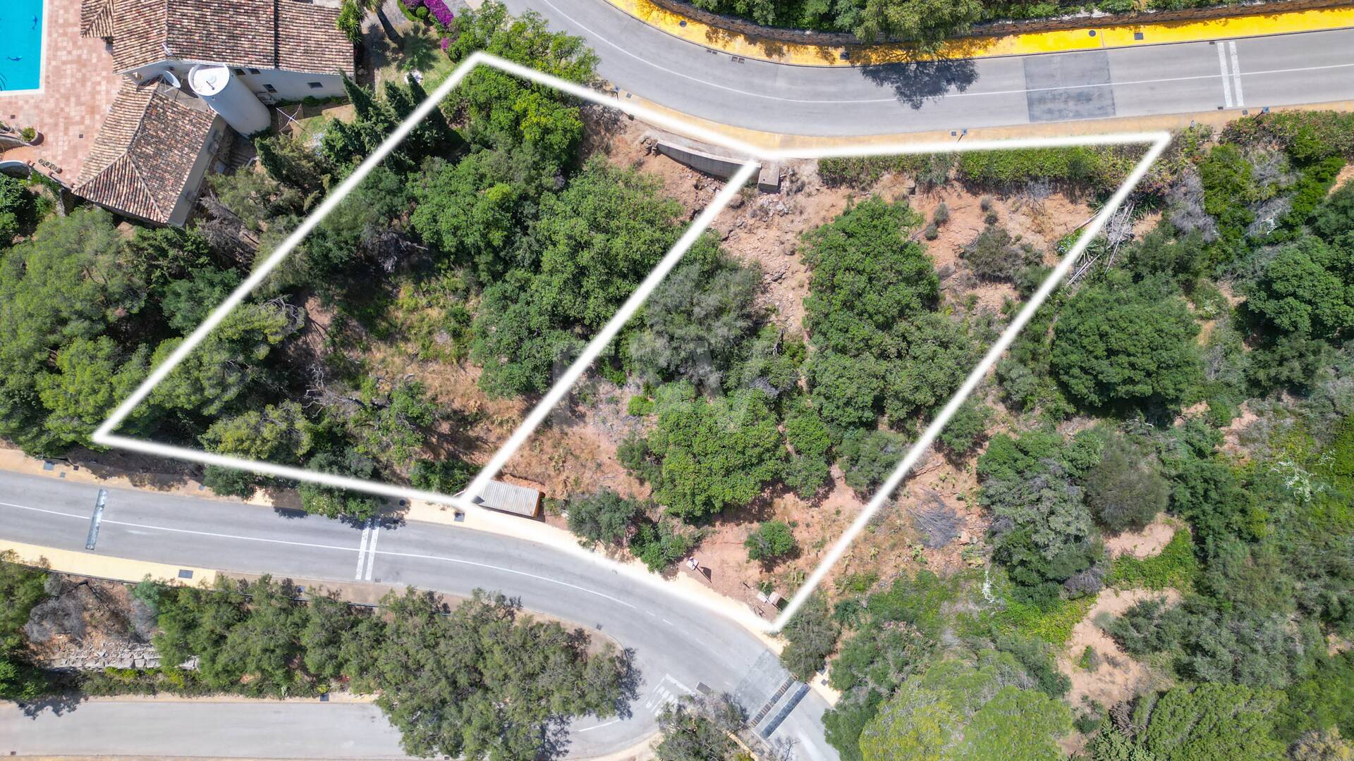 Großzügiges Grundstück in Los Monteros Altos mit Panoramablick