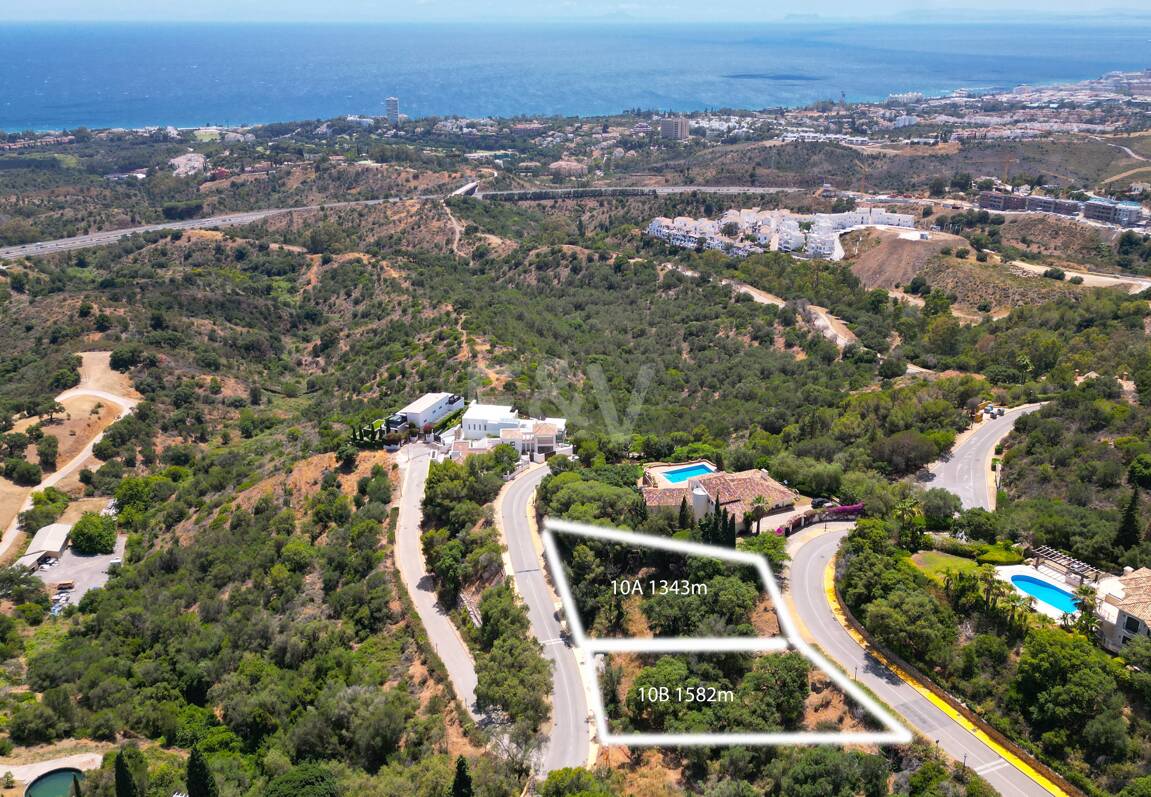 Großzügiges Grundstück in Los Monteros Altos mit Panoramablick