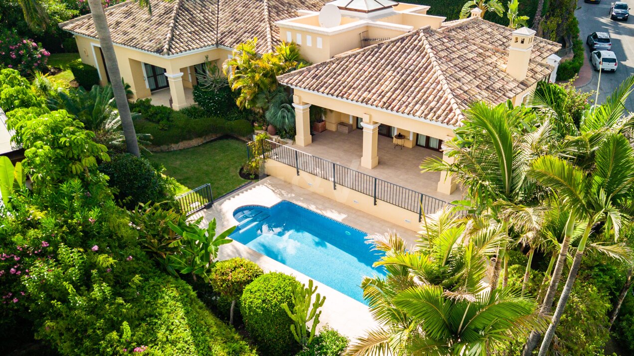 Classic style villa in Nueva Andalucia, in the heart of the Golf Valley