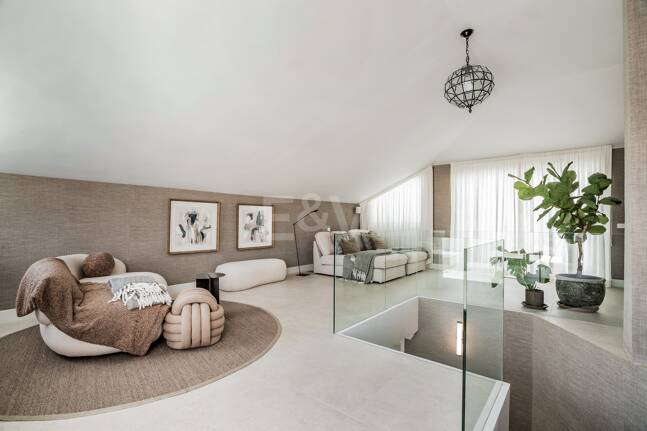 Lyx Duplex Penthouse med hisnande utsikt över Golden Mile