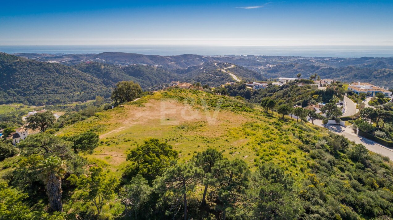 Parcela privilegiada en Monte Mayor para seis villas con vistas despejadas.