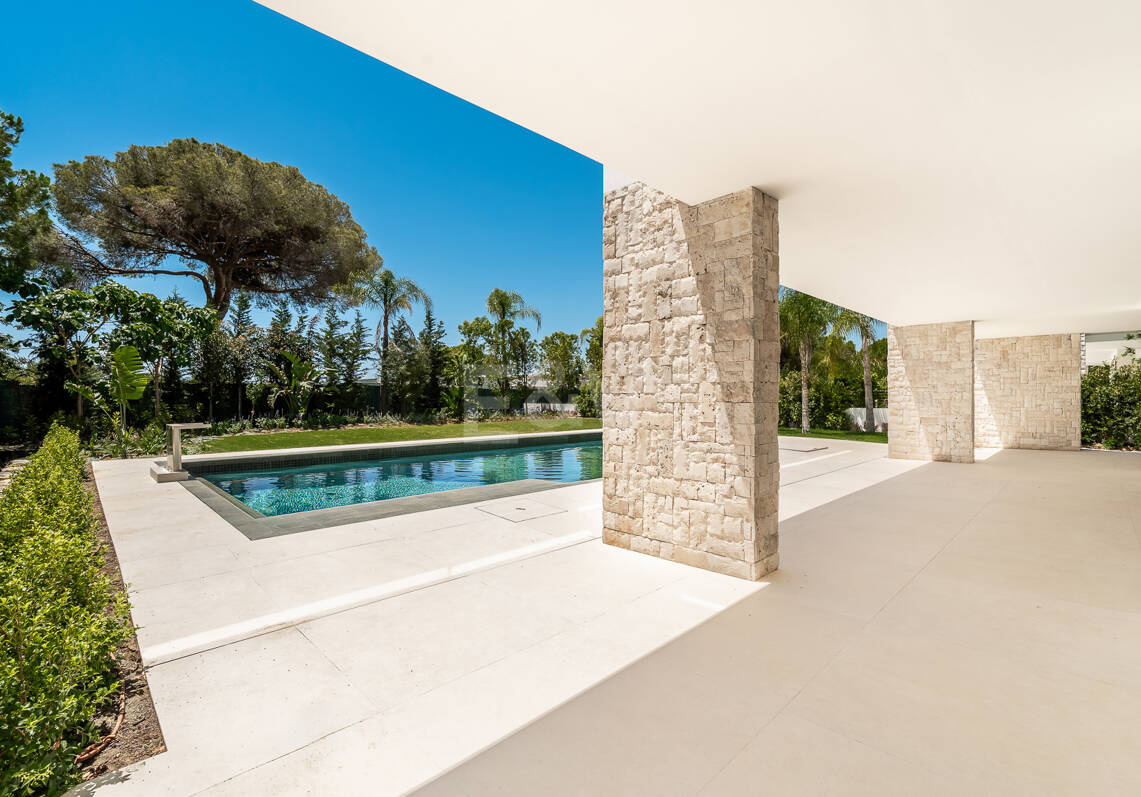 Villa de luxe nouvellement construite avec des équipements de spa à Nagüeles offrant une valeur exceptionnelle