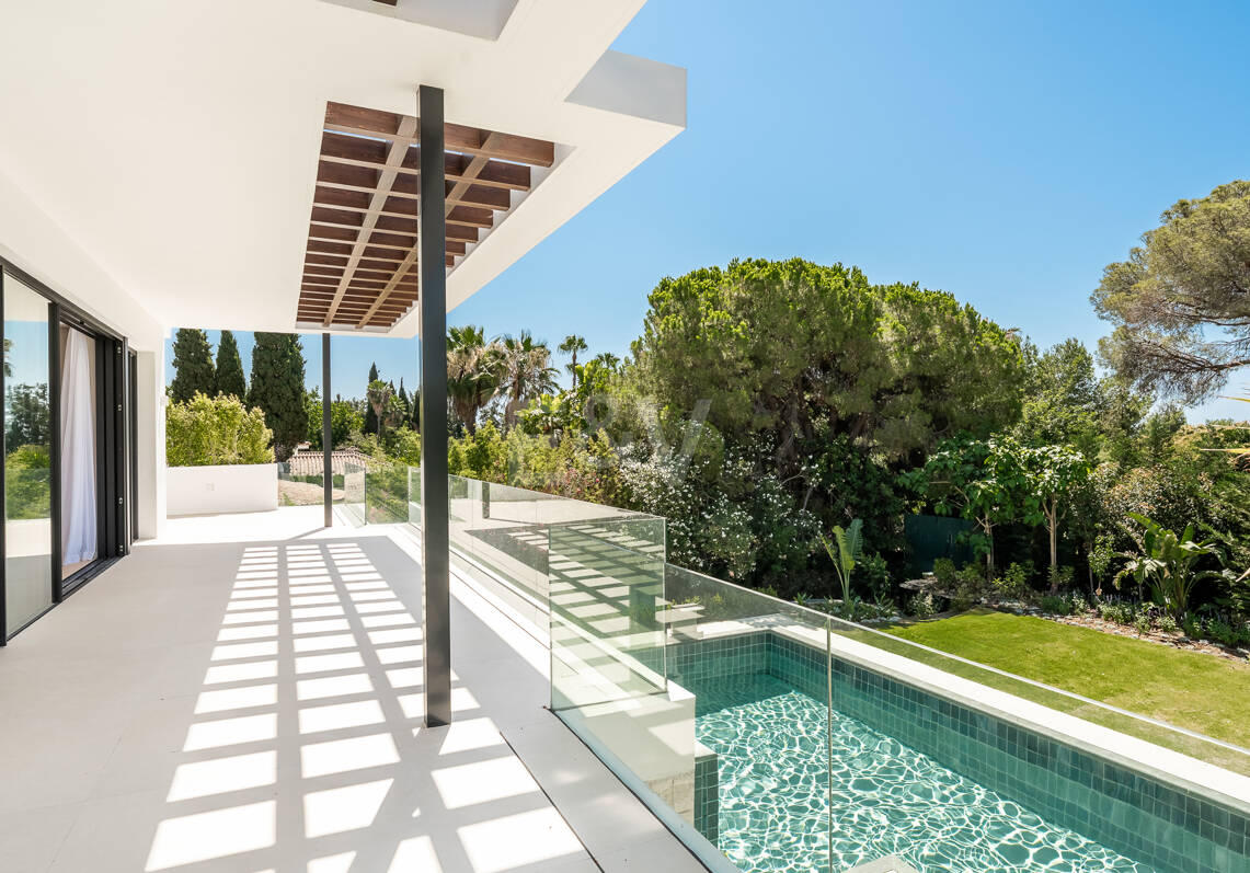 Villa de luxe nouvellement construite avec des équipements de spa à Nagüeles offrant une valeur exceptionnelle