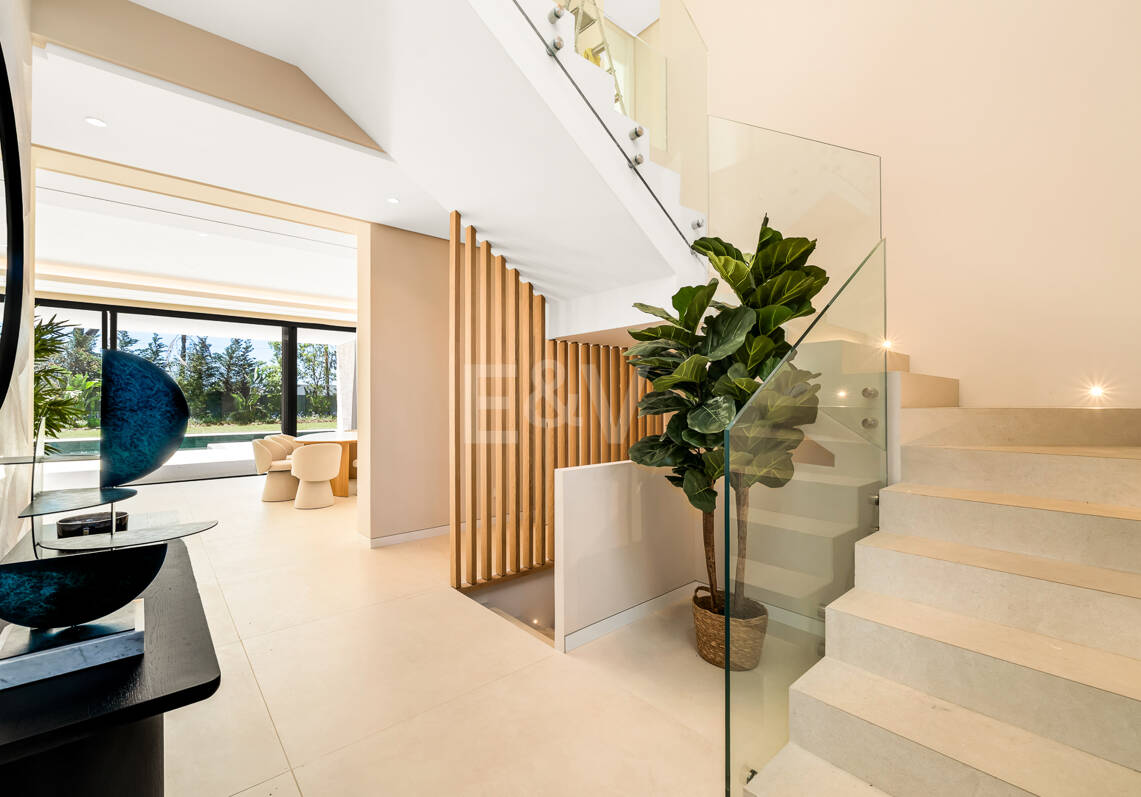 Villa de luxe nouvellement construite avec des équipements de spa à Nagüeles offrant une valeur exceptionnelle