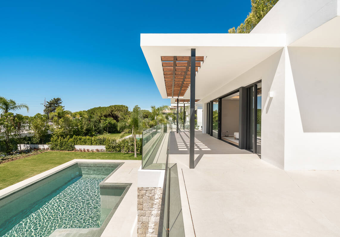 Villa de luxe nouvellement construite avec des équipements de spa à Nagüeles offrant une valeur exceptionnelle