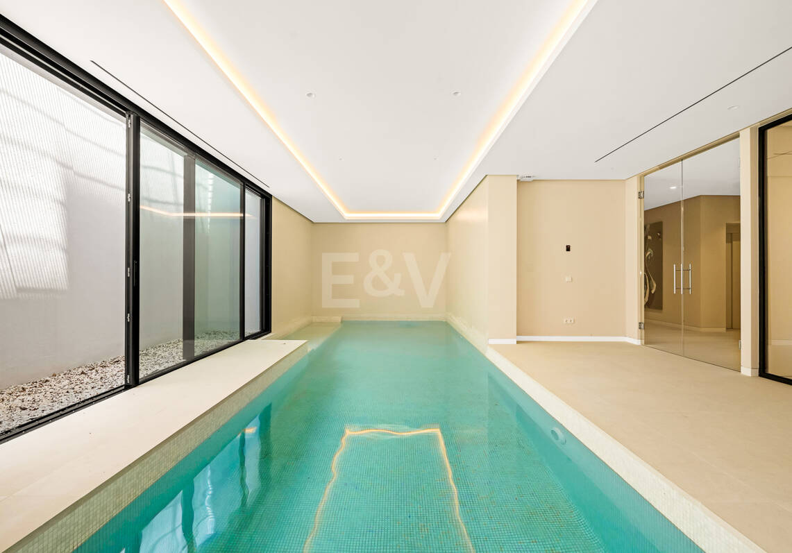 Villa de luxe nouvellement construite avec des équipements de spa à Nagüeles offrant une valeur exceptionnelle