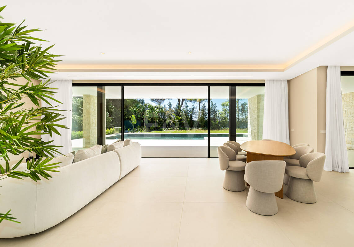 Villa de luxe nouvellement construite avec des équipements de spa à Nagüeles offrant une valeur exceptionnelle