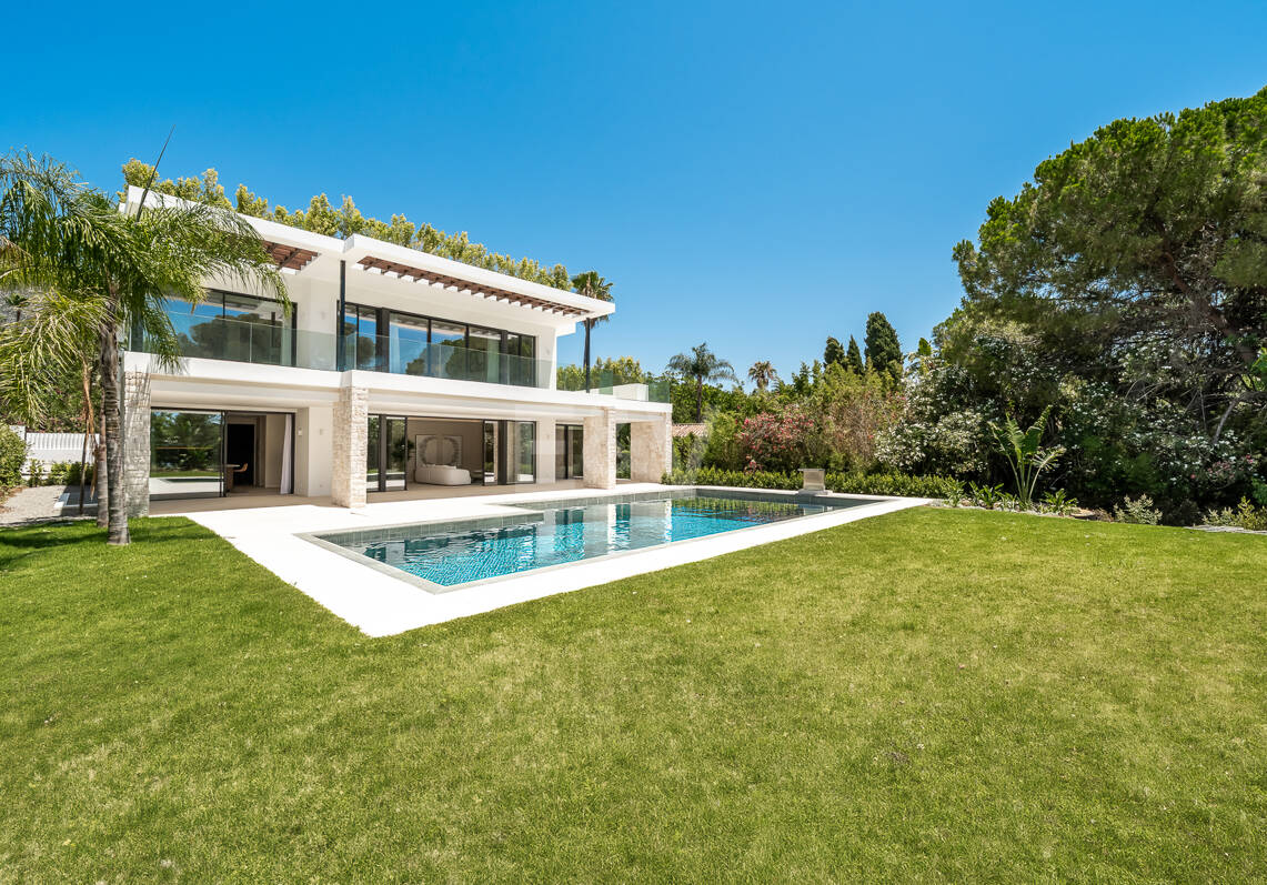Villa de luxe nouvellement construite avec des équipements de spa à Nagüeles offrant une valeur exceptionnelle
