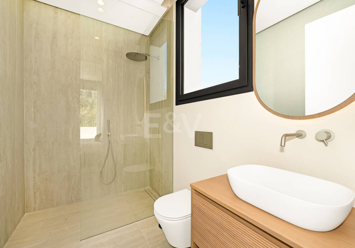 Villa de luxe nouvellement construite avec des équipements de spa à Nagüeles offrant une valeur exceptionnelle