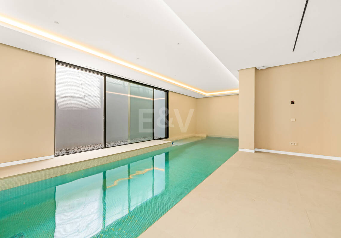 Villa de luxe nouvellement construite avec des équipements de spa à Nagüeles offrant une valeur exceptionnelle