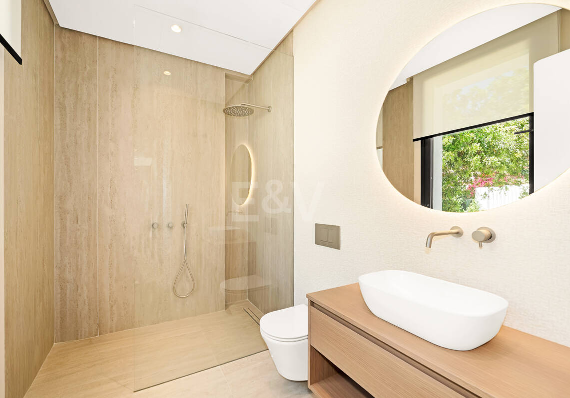 Villa de luxe nouvellement construite avec des équipements de spa à Nagüeles offrant une valeur exceptionnelle