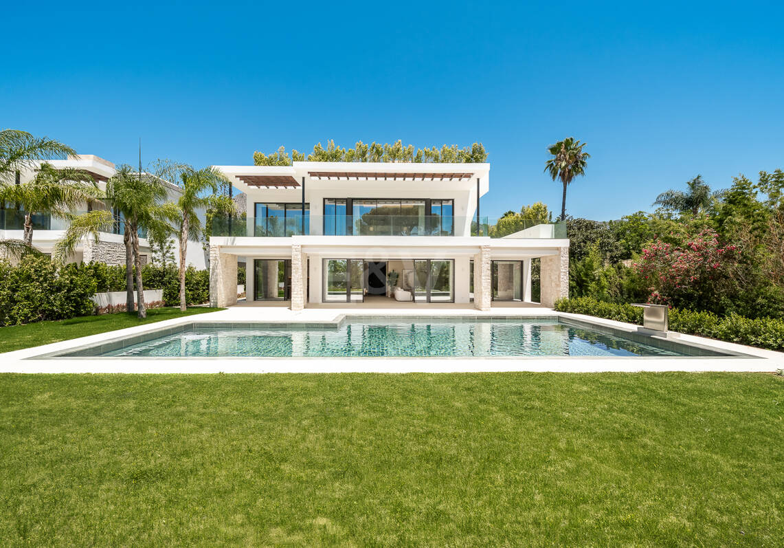 Villa de luxe nouvellement construite avec des équipements de spa à Nagüeles offrant une valeur exceptionnelle