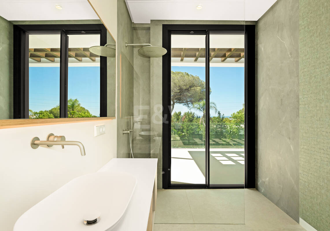Villa de luxe nouvellement construite avec des équipements de spa à Nagüeles offrant une valeur exceptionnelle