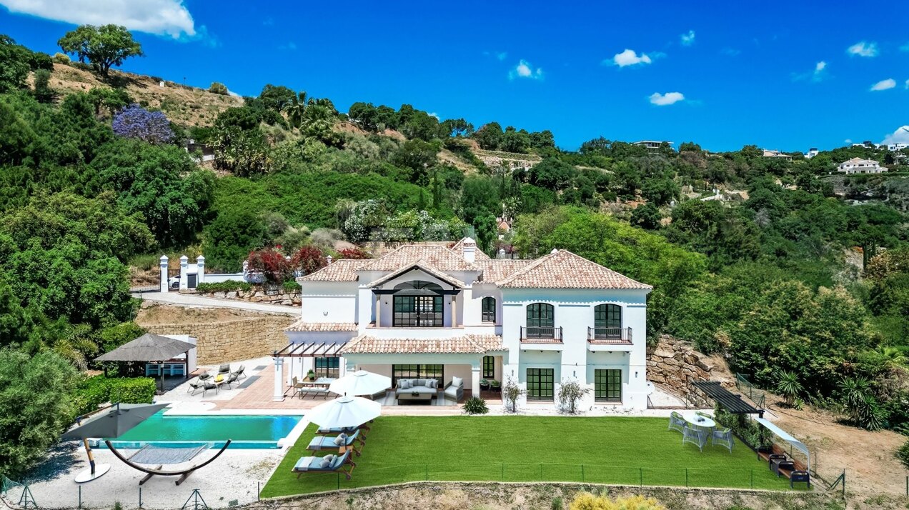 Majestuosa Villa Andaluza en Monte Mayor con Vistas Panorámicas