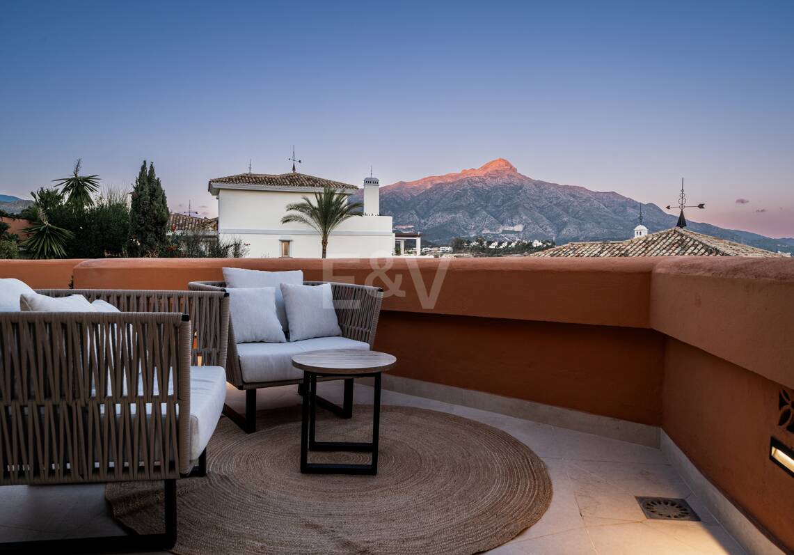 Exquisite 4-bedroom penthouse in La Cerquilla set in luxury complex