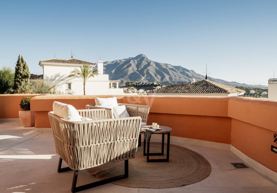 Exquisite 4-bedroom penthouse in La Cerquilla set in luxury complex