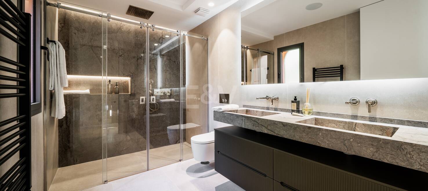 Exquisite 4-bedroom penthouse in La Cerquilla set in luxury complex