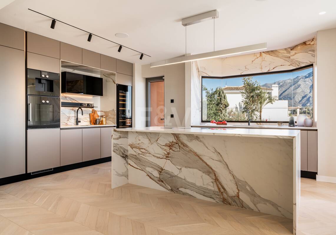 Exquisite 4-bedroom penthouse in La Cerquilla set in luxury complex