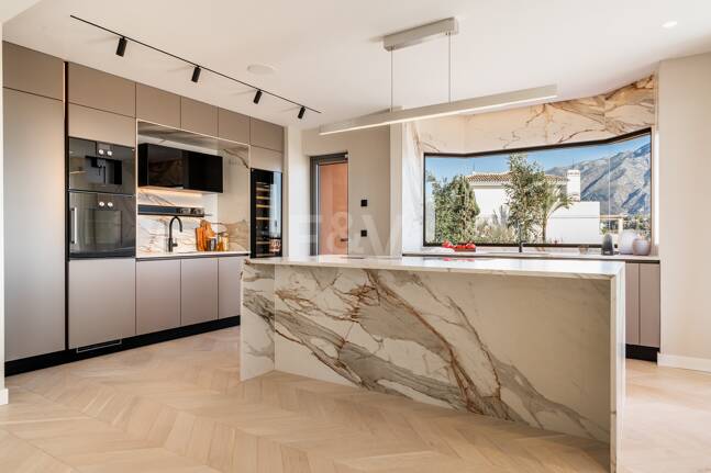 Exquisito ático de 4 dormitorios en La Cerquilla en Residencial lujoso