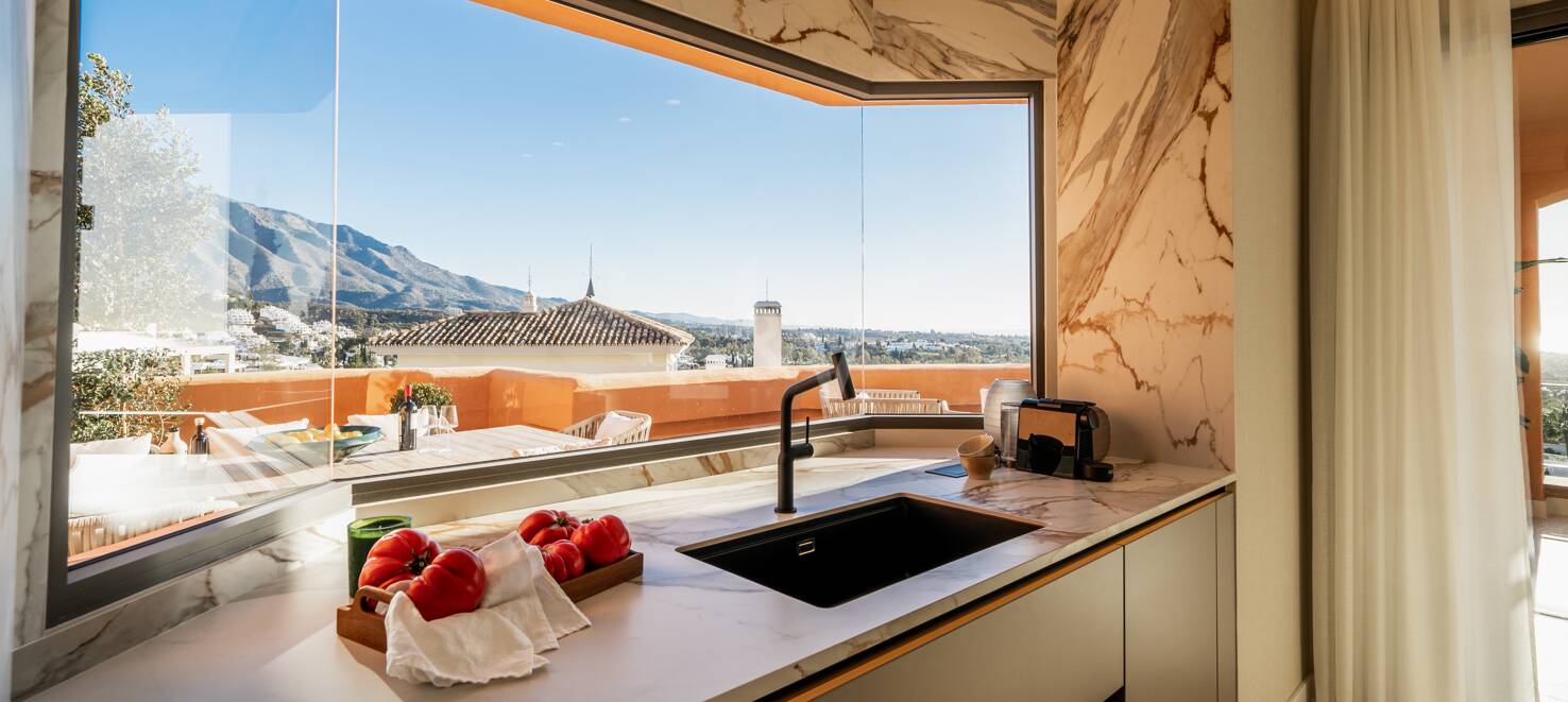 Exquisite 4-bedroom penthouse in La Cerquilla set in luxury complex