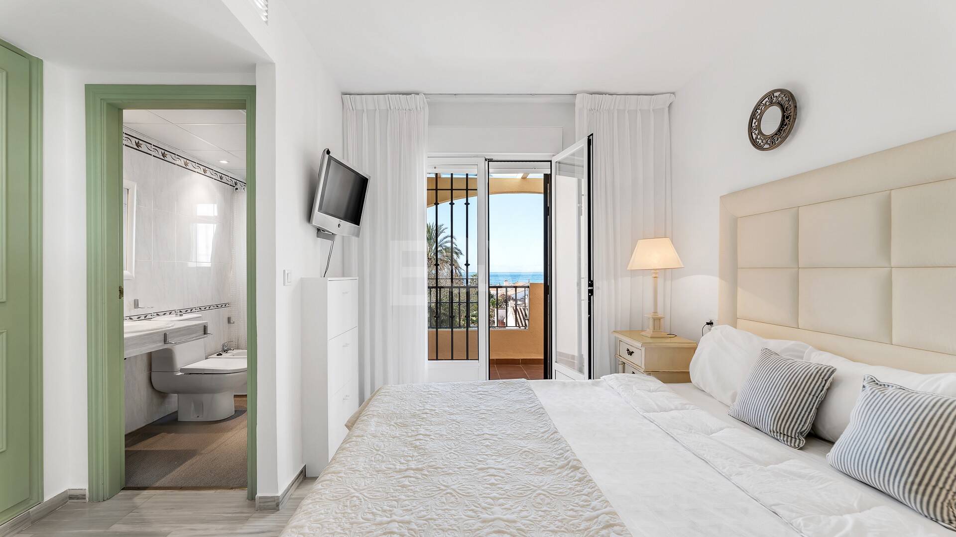 Doppelhaushälfte in Costabella weniger als 100 Meter vom Strand entfernt