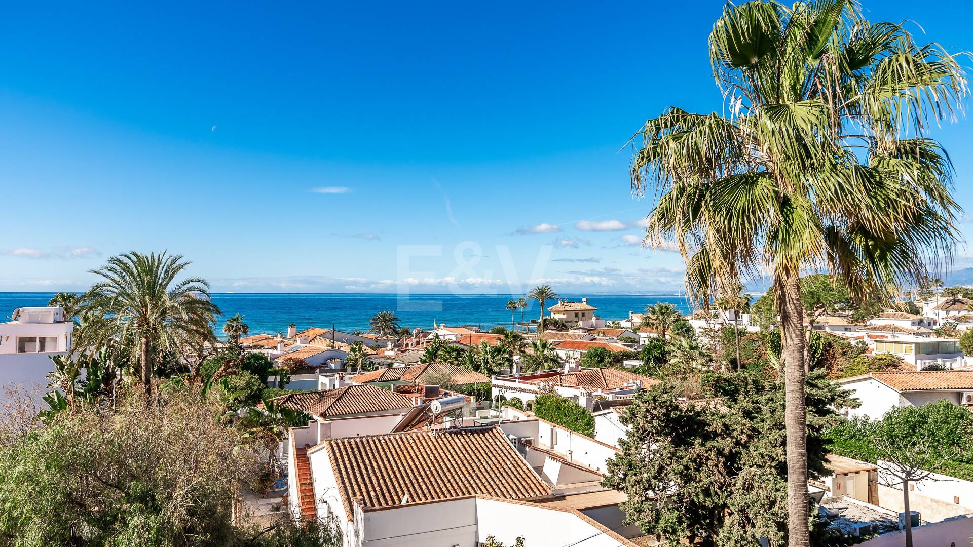 Doppelhaushälfte in Costabella weniger als 100 Meter vom Strand entfernt