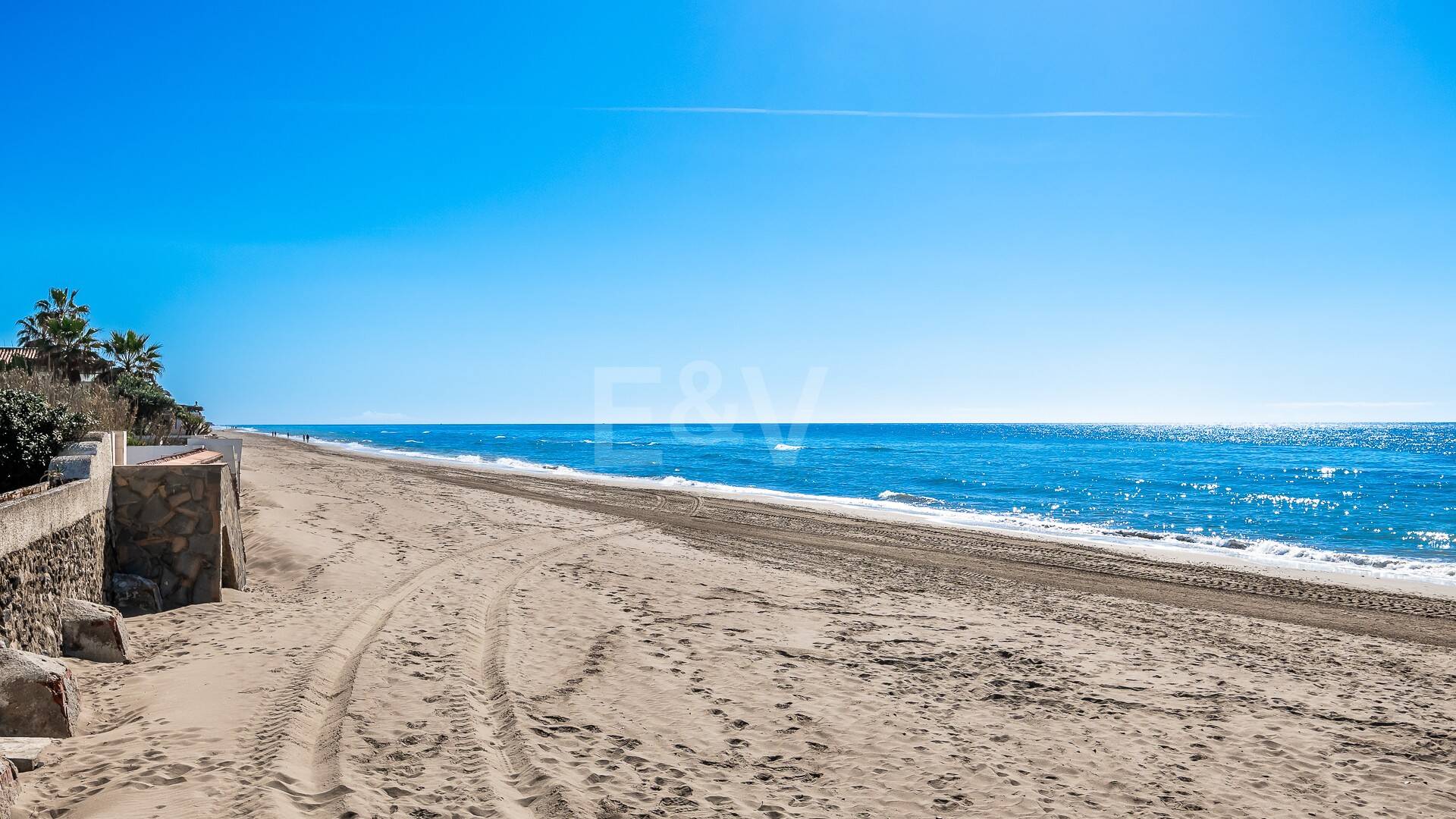 Doppelhaushälfte in Costabella weniger als 100 Meter vom Strand entfernt