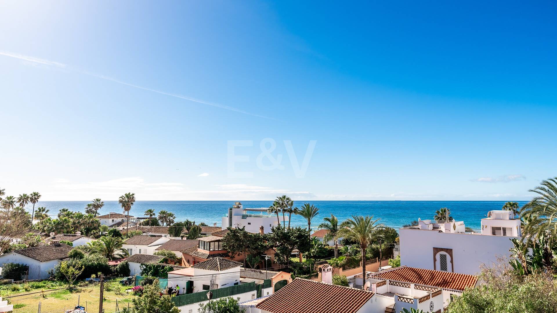 Doppelhaushälfte in Costabella weniger als 100 Meter vom Strand entfernt