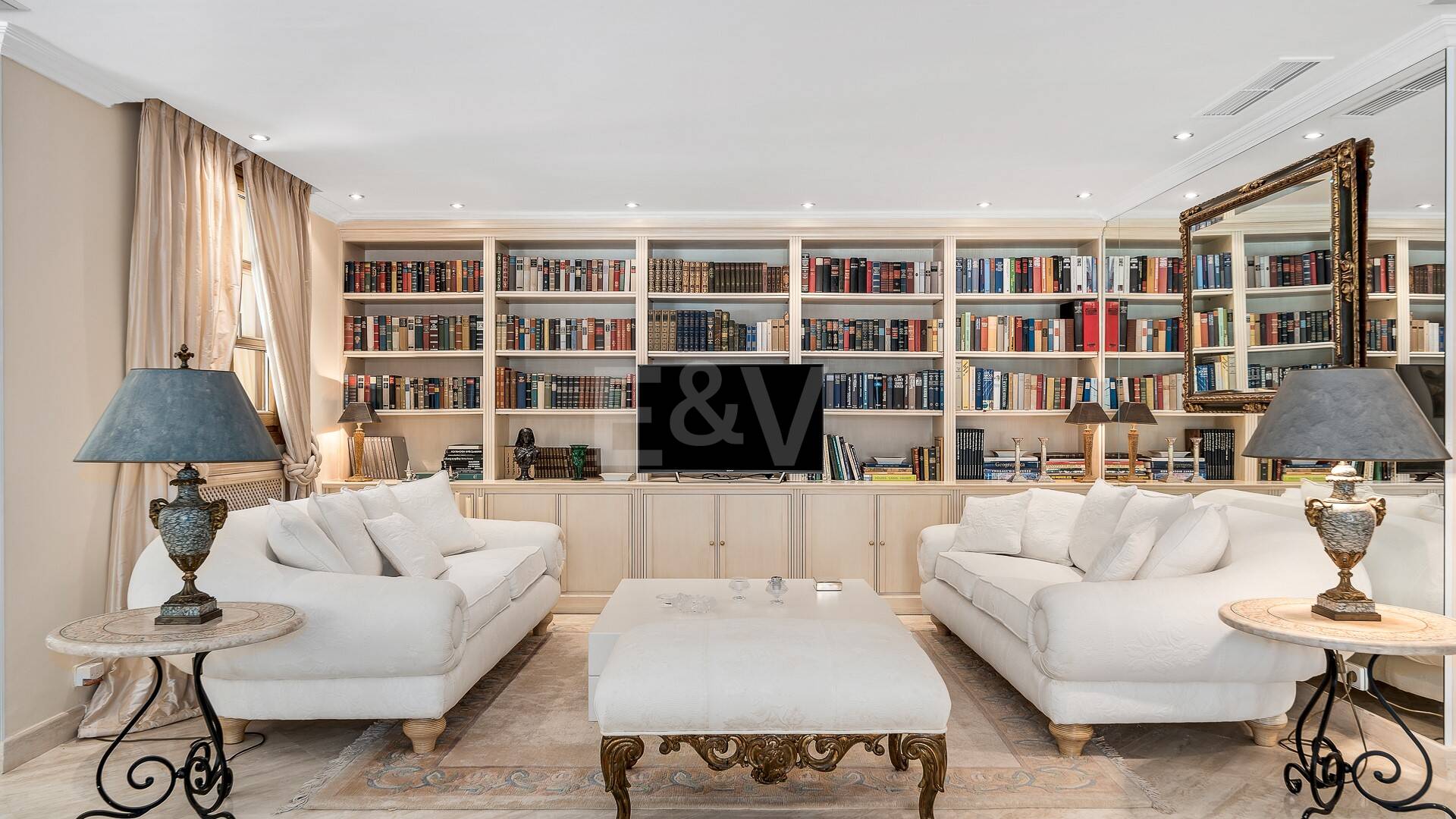 Exclusive mansion in Nueva Andalucia set in prime location