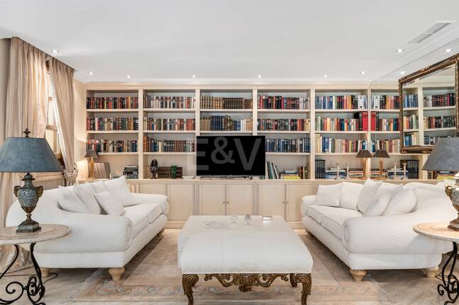 Mansión exclusiva en Nueva Andalucia eb ubicación privilegiada