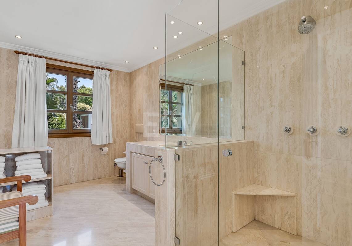 Exclusive mansion in Nueva Andalucia set in prime location