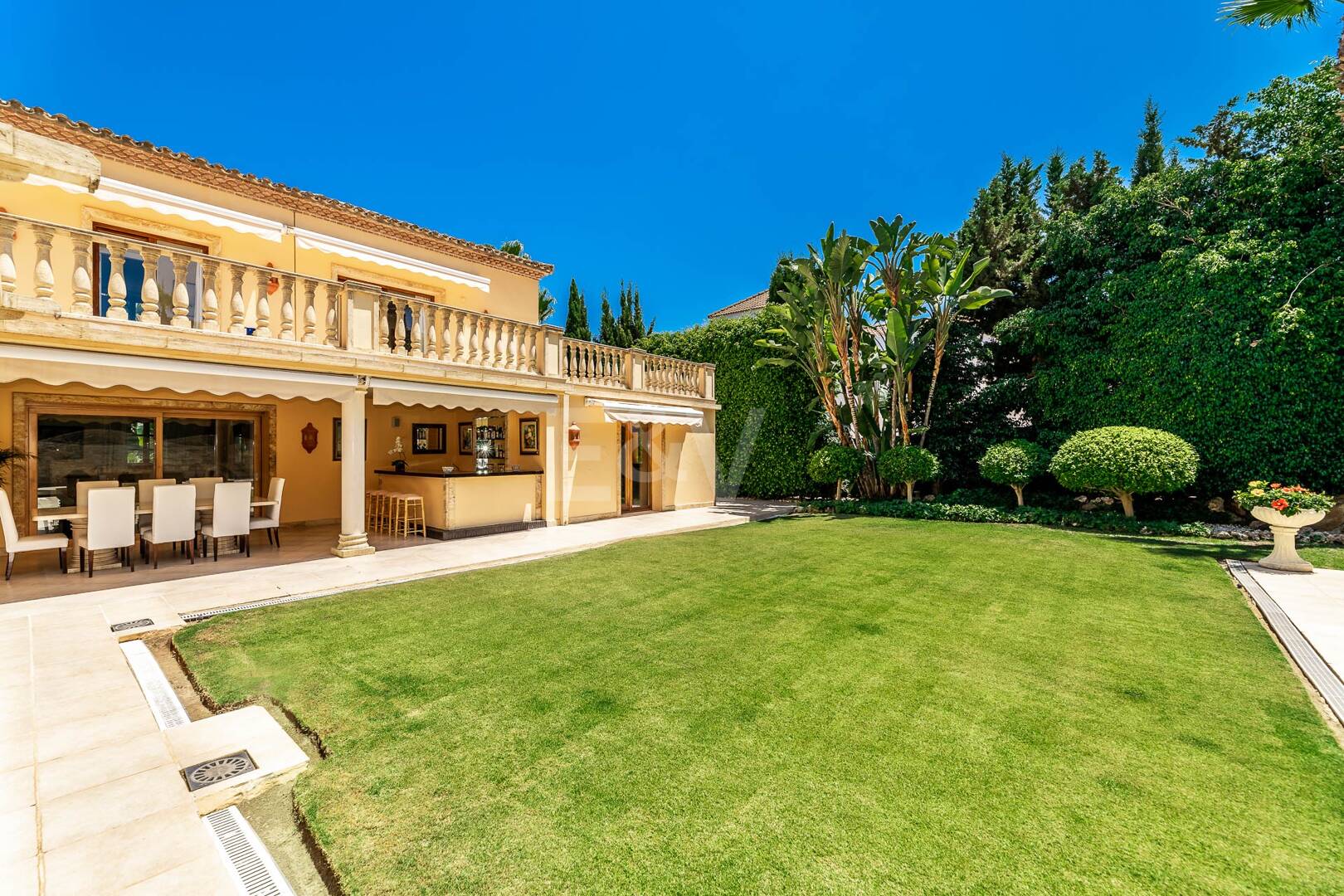 Exclusive mansion in Nueva Andalucia set in prime location