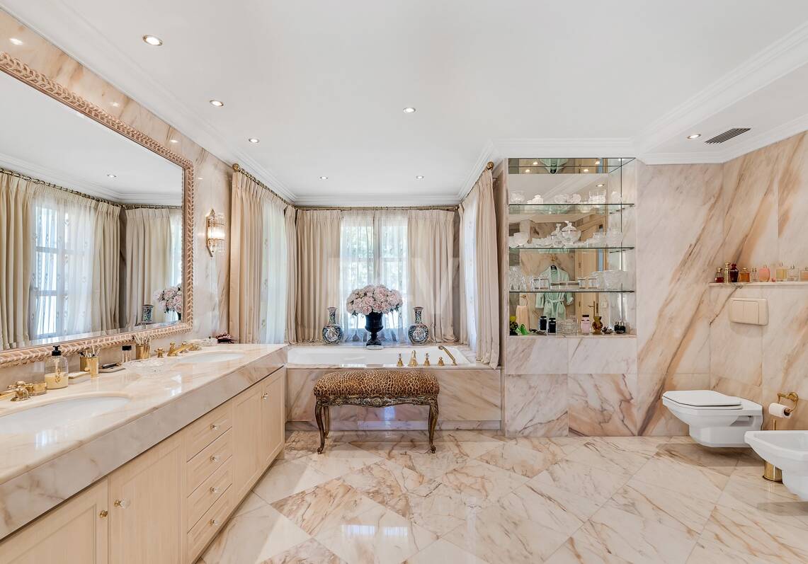 Exclusive mansion in Nueva Andalucia set in prime location