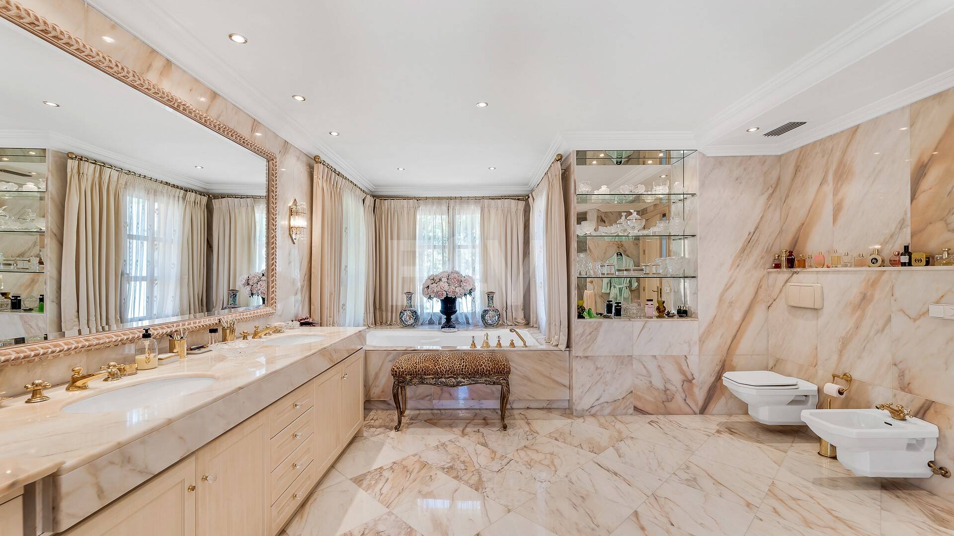 Exclusive mansion in Nueva Andalucia set in prime location