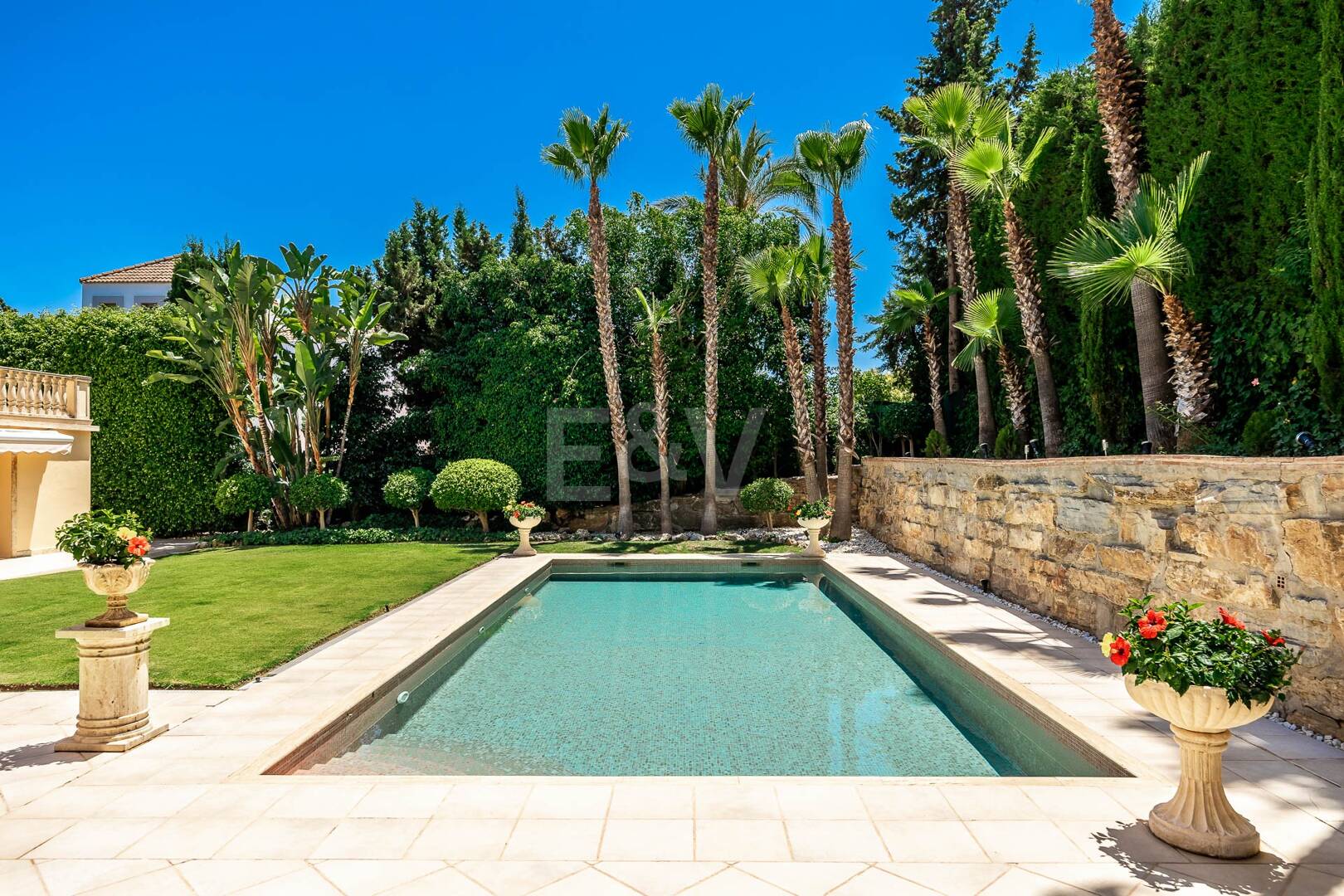 Exclusive mansion in Nueva Andalucia set in prime location