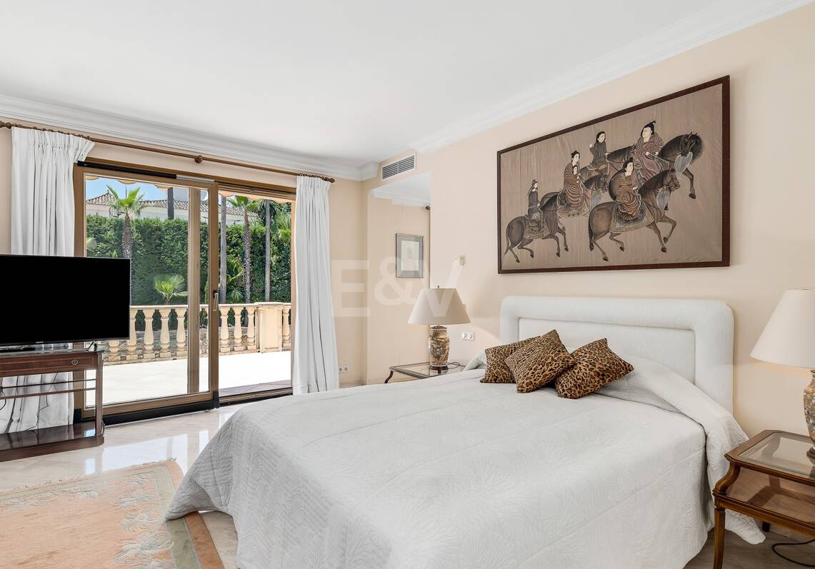 Exclusive mansion in Nueva Andalucia set in prime location