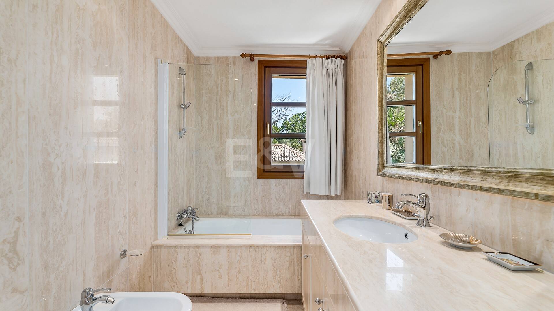 Exclusive mansion in Nueva Andalucia set in prime location