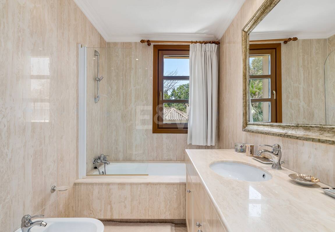 Mansión exclusiva en Nueva Andalucia eb ubicación privilegiada