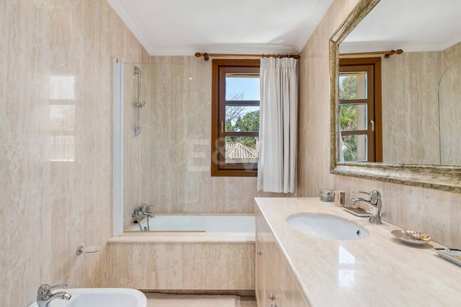 Mansión exclusiva en Nueva Andalucia eb ubicación privilegiada