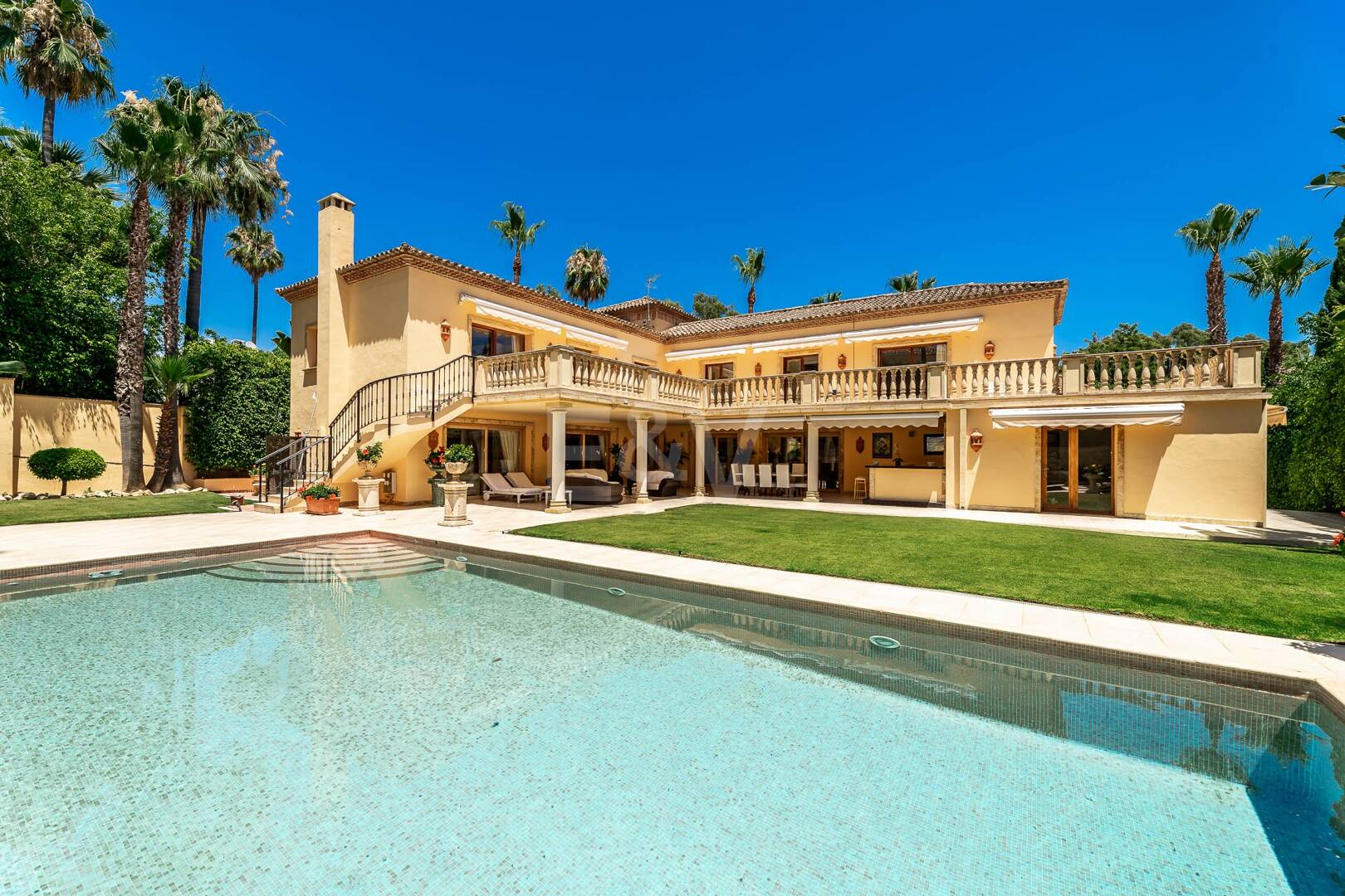 Exclusive mansion in Nueva Andalucia set in prime location