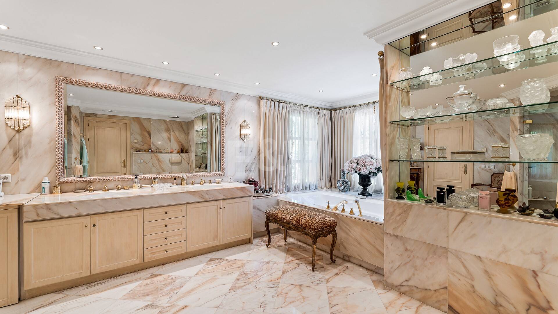 Exclusive mansion in Nueva Andalucia set in prime location