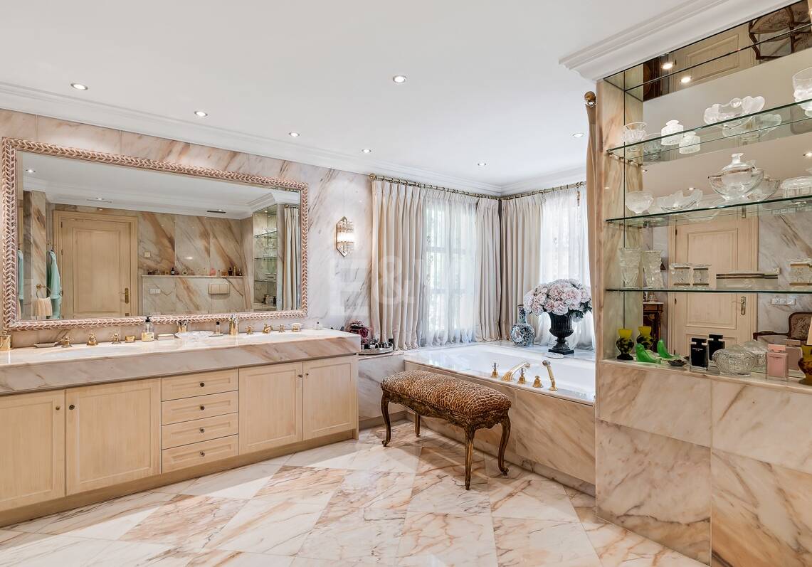 Exclusive mansion in Nueva Andalucia set in prime location