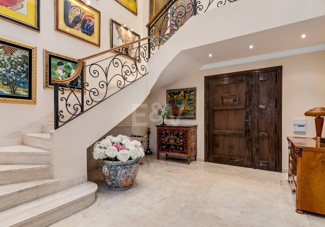 Exclusive mansion in Nueva Andalucia set in prime location