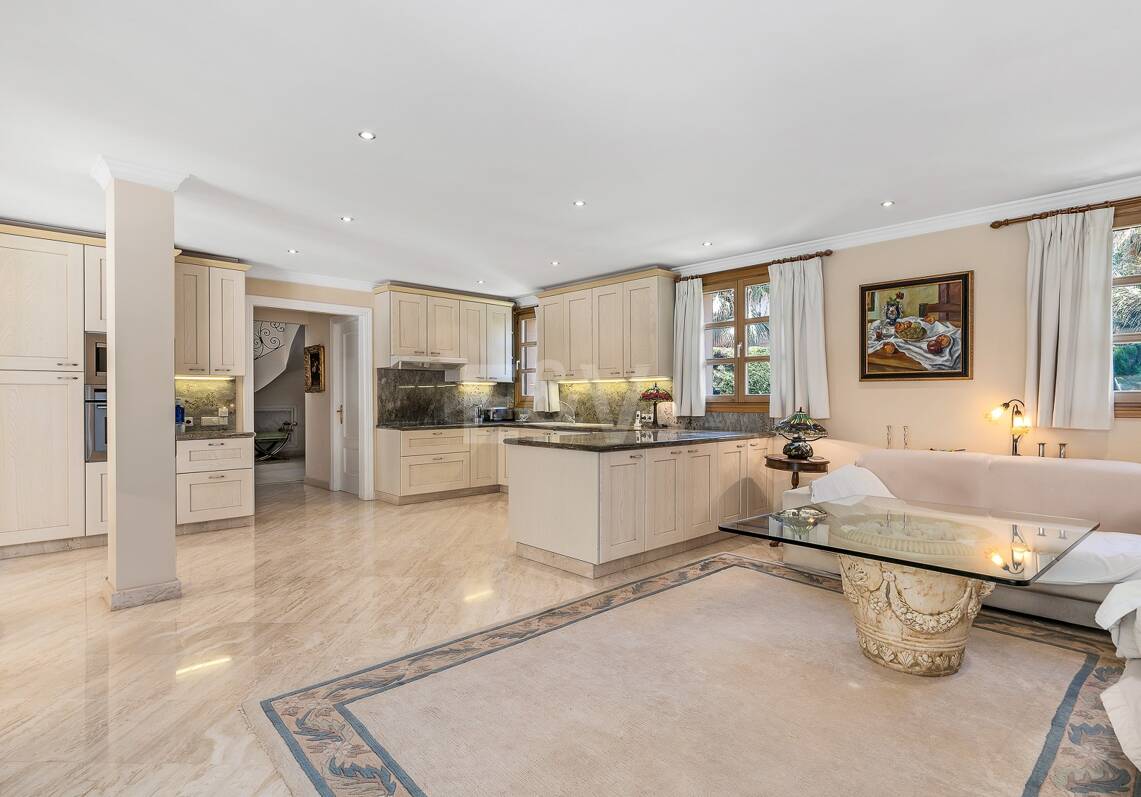 Exclusive mansion in Nueva Andalucia set in prime location