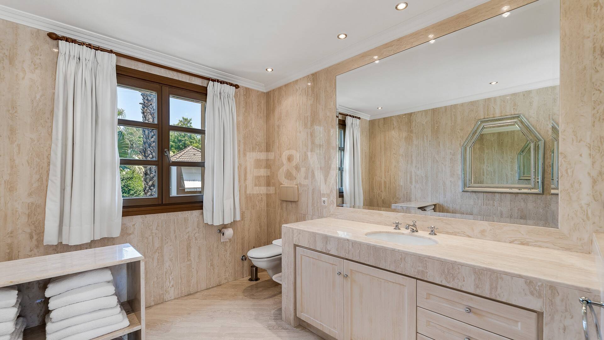 Exclusive mansion in Nueva Andalucia set in prime location