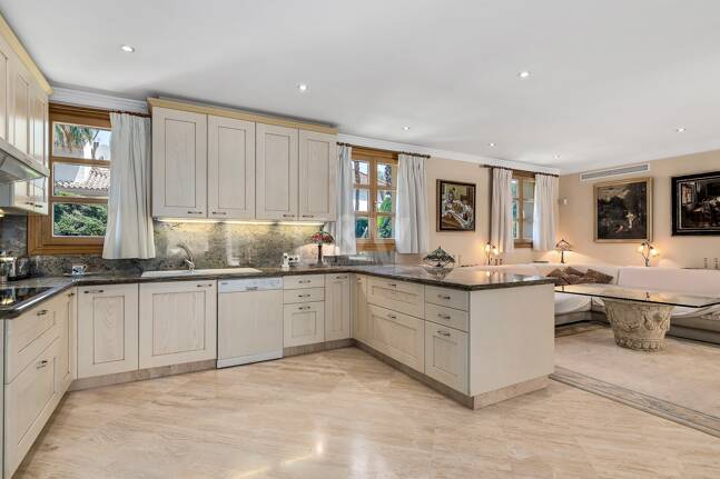 Mansión exclusiva en Nueva Andalucia eb ubicación privilegiada