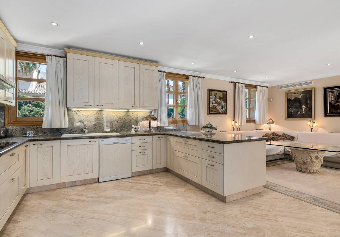 Exclusive mansion in Nueva Andalucia set in prime location