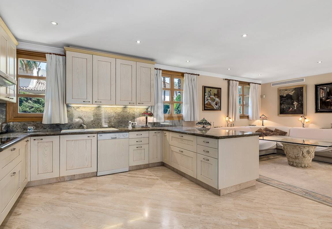 Mansión exclusiva en Nueva Andalucia eb ubicación privilegiada