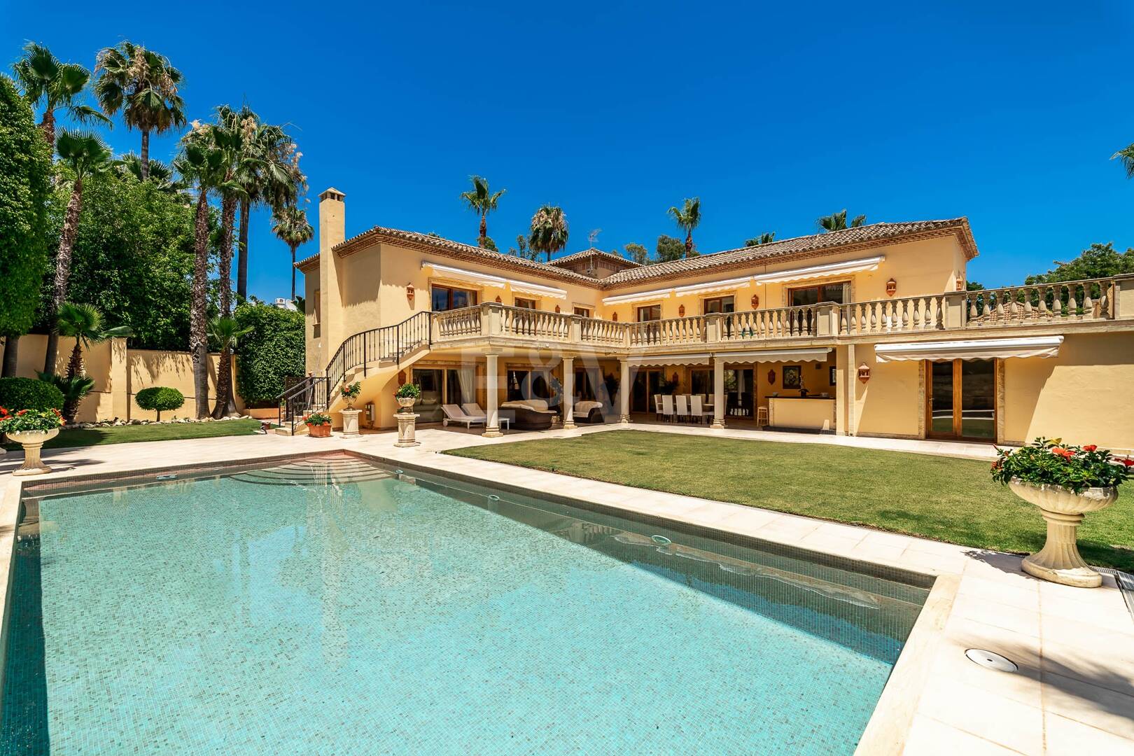 Exclusive mansion in Nueva Andalucia set in prime location